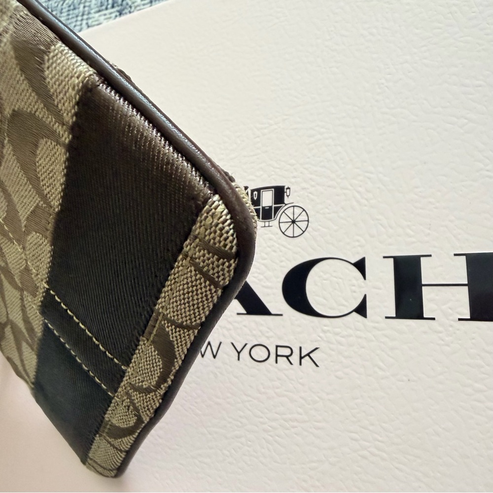 COACH SIGNATURE LEGACY ZIP WRISTLET  ARCHIVAL TWO HANG TAGS - Picture 8 of 10